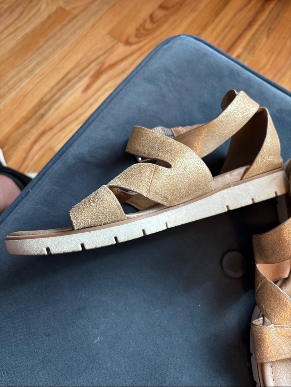 Sofft Metallic Gold Strappy Comfort Sandals - Picture 8 of 8